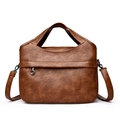 Braune Lederhandtasche mit Litschi-Struktur, Mehrschichtfächern und verstellbarem Riemen - Braun
