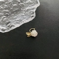 Vintage-Ohrstecker im französischen Stil mit perlweißer Rose und goldenen Blättern - Weiße Rose Goldblatt Ohrclip (1-5#2)