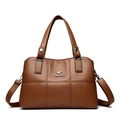 Sac à main marron foncé en cuir grainé avec logo kangourou et bandoulière amovible - Marron Jaune