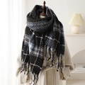 Écharpe en tricot à carreaux classiques avec franges sur un manteau beige d'hiver - 210x60cm (Franges comprises) / Noir (WT149-1)