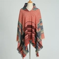 Dettaglio del poncho scozzese con cappuccio, toni arancio e orlo con lunghe frange - 135cm / Rosso Arancio