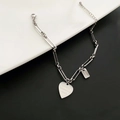 Silbernes Büroklammer Armband mit graviertem Herzanhänger und rechteckigem Anhänger - Silbernes Herz Gravierter Stil (03-G2)