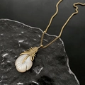 Elegante gouden veer hanger ketting met parelmoer inleg en sprankelende zirkoon - Titanium Staal Veer Trui Ketting (01-K6) / 70cm+5cm