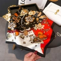 Foulard di seta retrò con stampe floreali e arance, design patchwork rosso e nero - Nero