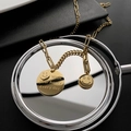 Vergulde roestvrijstalen ketting met lachend gezichtje en gegraveerde munt hanger - Gouden Smile Face Ketting (05-B8)