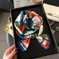 Elegante sciarpa sottile in seta con stampa geometrica e accessori moda di lusso - Stile con Motivo Geometrico Rosso Verde Blu Bianco (LJ21-H204)