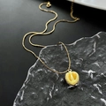 Minimalistische gouden titanium ketting met creatieve gele durian hanger voor dames - Doerian Hanger Ketting (01-G1)