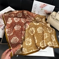 Elegante foulard quadrato in seta 70cm con motivi di rose e design bicolore a contrasto - Marrone