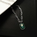 Collana vintage con margherita e ciondolo in smalto verde su catena a graffetta argento - Margherita in Acciaio al Titanio (02-C5) / Argento