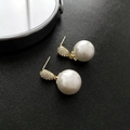 Boucles d'oreilles élégantes en perles dorées avec zircons sur fond en cuir noir - Style Clous d'Oreilles Perle d'Imitation Dorée (2-3#28)