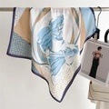 Detail eines seidigen quadratischen Schals mit geometrischem Farbmuster und Polka Dots - 68*68cm / Blau