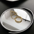 Tweedelige minimalistische gouden ringen set met hartvormig hol ontwerp en gladde band - US 7 / Hartring en eenvoudige ringenset (JZ-64) / Goud