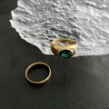 Retro gouden titanium stalen ringenset met groene zirkoon en gepolijste luxe afwerking - Jz-72 Titaniumstaal Groene Zirkoon Ring Tweedelige Set