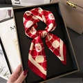 Foulard chic de 70cm en soie rouge et blanc motif camélia et pois dans sa boîte cadeau - Rouge Jujube (FJ841-5)