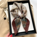 Detail of silk-like neckerchief with retro paisley pattern and polished satin texture - 70x70cm / Brown (FJ777-3)
