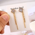 Pendientes trébol de acero inoxidable chapado en oro 18K con borlas e incrustación de nácar - Oro - Concha Blanca