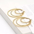 Elegante goldfarbene dreilagige strukturierte Creolen aus Edelstahl für Damen Schmuck - Gold