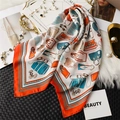 Vintage französisches Seidenquadrat-Tuch mit Handtaschen-Prints und orangefarbenem Rand - Orange (FJ837-4)