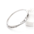 Dettaglio del bracciale a doppio strato in argento con numeri romani e zirconi cubici - Color Acciaio