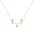 Collana con corna di alce dorate, pietre rosa e cristallo a goccia blu su sfondo bianco - Oro