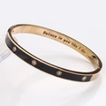 Bracciale rigido in acciaio dorato smaltato con cristalli e incisione Believe in you like I do - Oro rosa