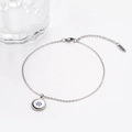 Dettaglio del ciondolo occhio del diavolo su catena a maglie in acciaio inossidabile argento - Color Acciaio