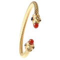 Bracciale a cavo dorato con pietre rosse e accenti in cristallo quadrato - Testa Tutto Oro / Perla Rosso Vino
