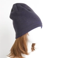 Detalle de la textura de punto y logo HALO en el gorro de invierno azul marino para hombre y mujer - Talla única / Azul