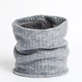 Detalle de calentador de cuello de punto acanalado gris con forro de felpa para el invierno - 24cmx22cm / Gris (WB66-1)