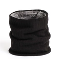 Primer plano del calentador de cuello de punto negro con forro de felpa gris grueso - 24cmx22cm / Negro (WB66-2)