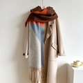 Sciarpa spessa effetto cashmere a blocchi di colore con nappe su cappotto beige - Caffè Arancio Blu (WT105-2)