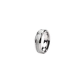 Anello in acciaio inossidabile argento con fascia larga, centro strutturato e bordi lucidi - US 7 / Argento
