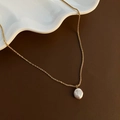 Elegante gouden koordketting met een enkele witte barokke parelhanger - Goud