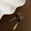 Lange oorbellen met zwarte kraal en iriserende schelphanger in zilveren kleur - Lange Oorbellen In Chinese Stijl (1-6#23)