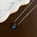 Collier papillon délicat avec pendentif en pierre bleue scintillante et chaîne serpent argentée - Collier Papillon Vert-Argent