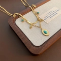 Collana doppia dorata con pendente a foglia e pietra color turchese incastonata - Oro