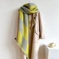 Yellow and grey checkered cashmere-feel scarf with fringes on a light coat - 250x42cm / Grey Yellow