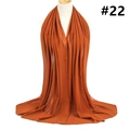 Gros plan détaillé du foulard en mousseline caramel montrant la texture légère et fluide - 174x68cm / Caramel (TH9-22)