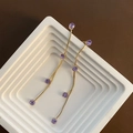 Pendientes largos chapados en oro con cuatro cristales de circonita púrpura facetados - Púrpura