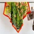 Foulard di seta 90 cm con motivi di tulipani impressionisti in verde e arancione - 94x90cm / Fiore di Pittura a Olio d'Arte - Bordo Arancione (FV1-2)