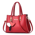 Elegante borsa da sposa rossa con trama litchi e ciondolo a cuore da donna raffinata - Rosso