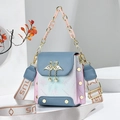 Minibolso bandolera para móvil en degradado azul y rosa con textura floral y detalles dorados - Azul