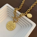 Collar dorado con cierre OT y colgante grabado para abuela y nieta en acero fino - Placa Redonda Doble Dorada (02-G12)