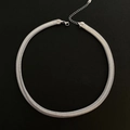 Collar de cadena de serpiente plana en acero inoxidable plateado con cierre de mosquetón - Collar Corto de 40cm / Plateado