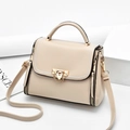 Sac à main carré beige élégant avec poignée et détails de broderie ondulée - Abricot