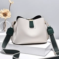 Mini bolso tipo cubo de cuero blanco granulado con borde verde y correa ancha - Blanco con Verde