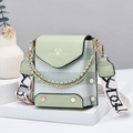 Mini borsa verticale per telefono a righe verde chiaro e bianco con catena dorata - Verde