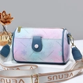 Sac bandoulière cylindrique dégradé avec motifs floraux et large sangle tissée - Bleu