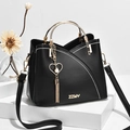 Borsa a mano strutturata in pelle nera con manico dorato e ciondolo cuore con perle - Nero