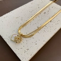 Collar de doble capa dorado con colgante de concha y detalles de cristales brillantes - Dorado (xk-85)